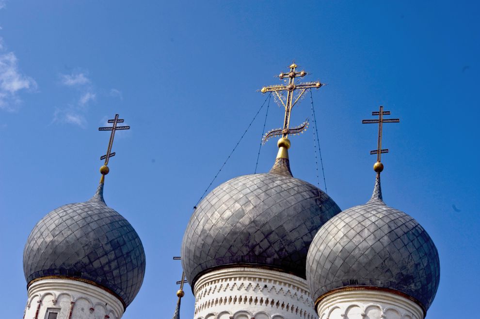 Belozersk
Russia. Vologda Region. Belozersk District
Kremlin
Cathedral of the TransfigurationGorodskoi Val street 13
Cupolas & crosses
2009-08-08
© Photographs by William Brumfield