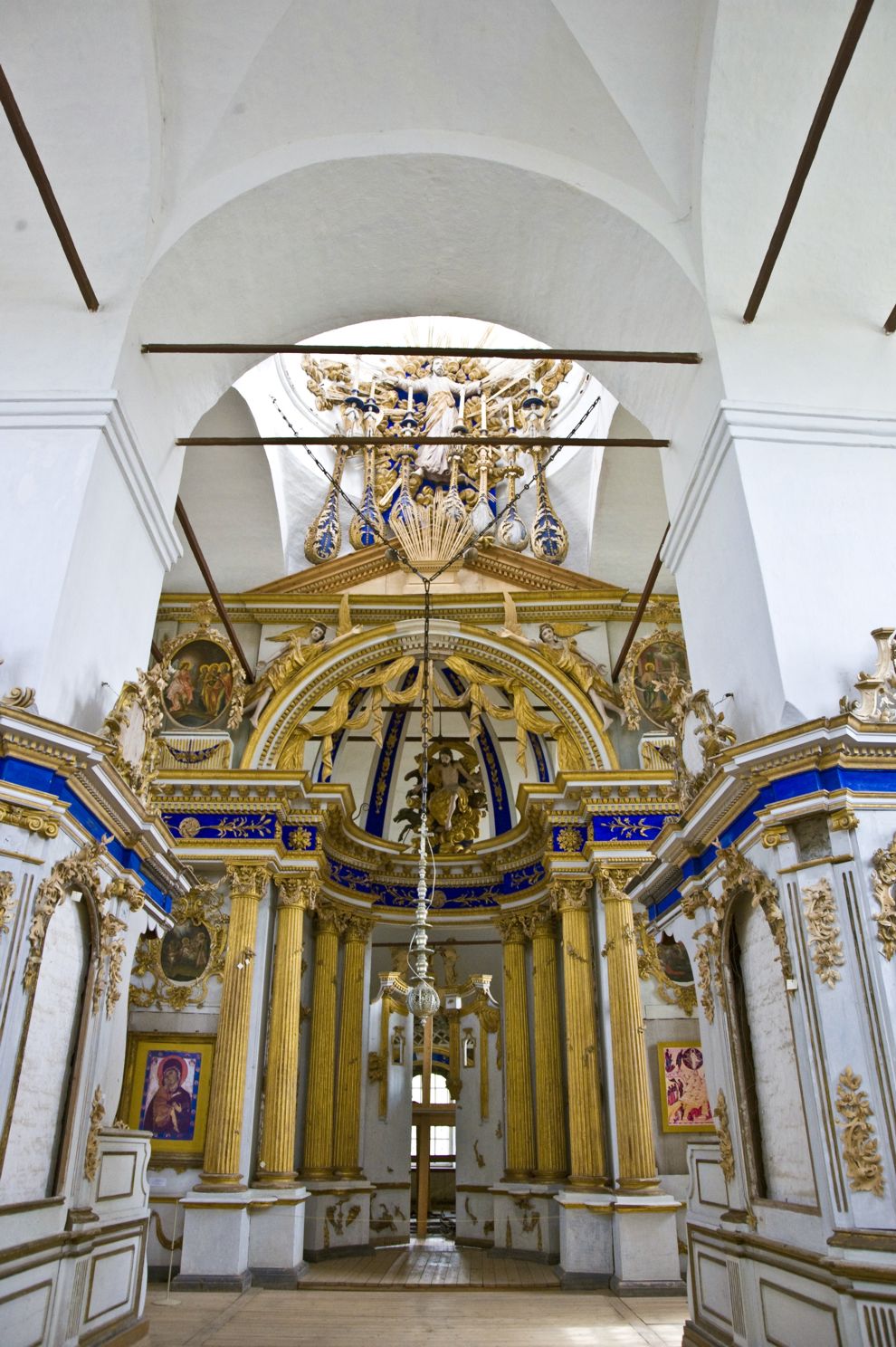 Belozersk
Russia. Vologda Region. Belozersk District
Kremlin
Cathedral of the TransfigurationGorodskoi Val street 13
Interior. Iconostasis
2009-08-08
© Photographs by William Brumfield