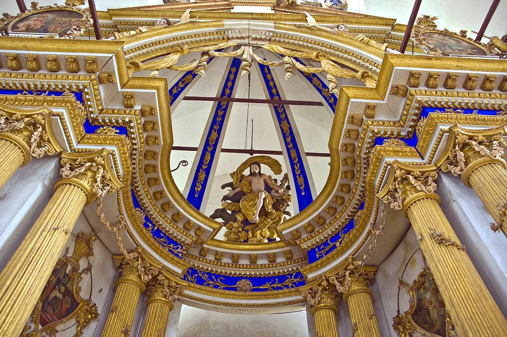 Belozersk
Russia. Vologda Region. Belozersk District
Kremlin
Cathedral of the TransfigurationGorodskoi Val street 13
Interior. Iconostasis. Christ enthroned, with symbols of evangelists
2009-08-08
© Photographs by William Brumfield