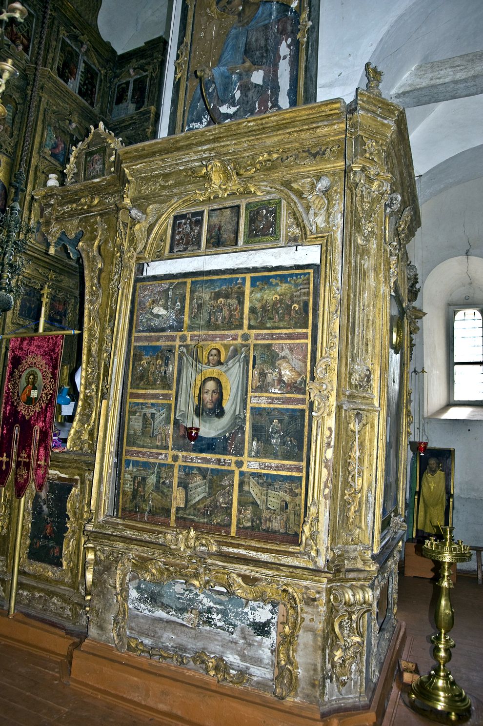 Belozersk
Russia. Vologda Region. Belozersk District
Church of the DormitionMarks Street 43
Interior. Southwest pier
2009-08-08
© Photographs by William Brumfield