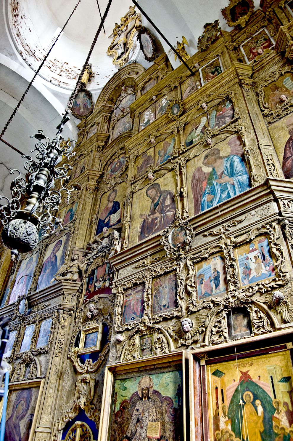 Belozersk
Russia. Vologda Region. Belozersk District
Church of the DormitionMarks Street 43
Interior. Iconostasis
2009-08-08
© Photographs by William Brumfield