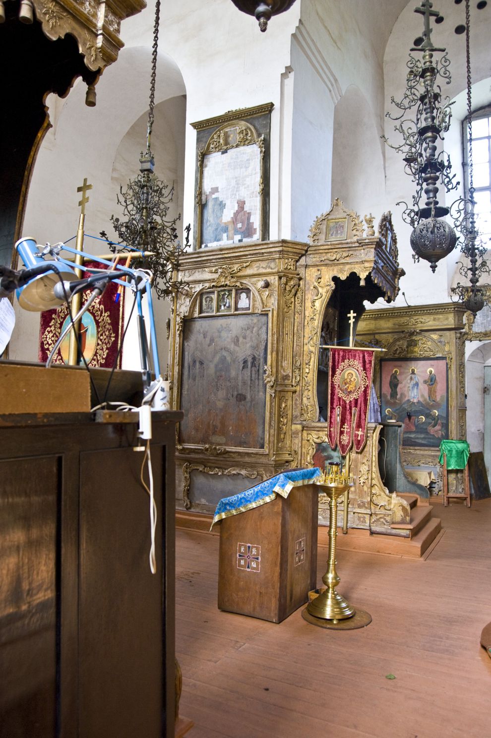 Belozersk
Russia. Vologda Region. Belozersk District
Church of the DormitionMarks Street 43
Interior. Northwest pier
2009-08-08
© Photographs by William Brumfield