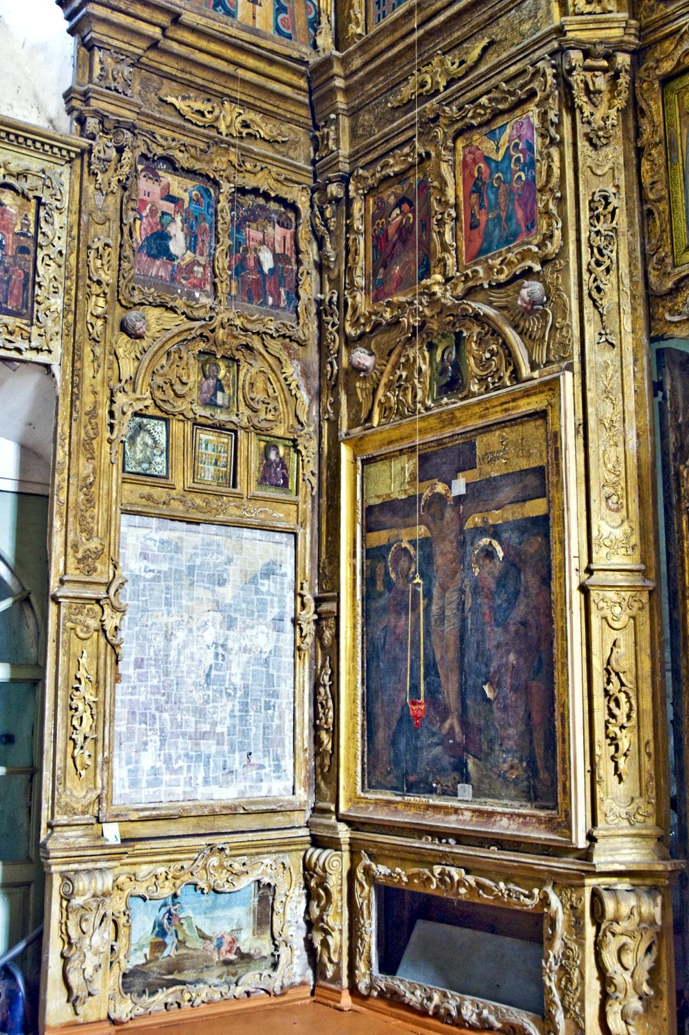 Belozersk
Russia. Vologda Region. Belozersk District
Church of the DormitionMarks Street 43
Interior. Iconostasis. Northeast corner
2009-08-08
© Photographs by William Brumfield