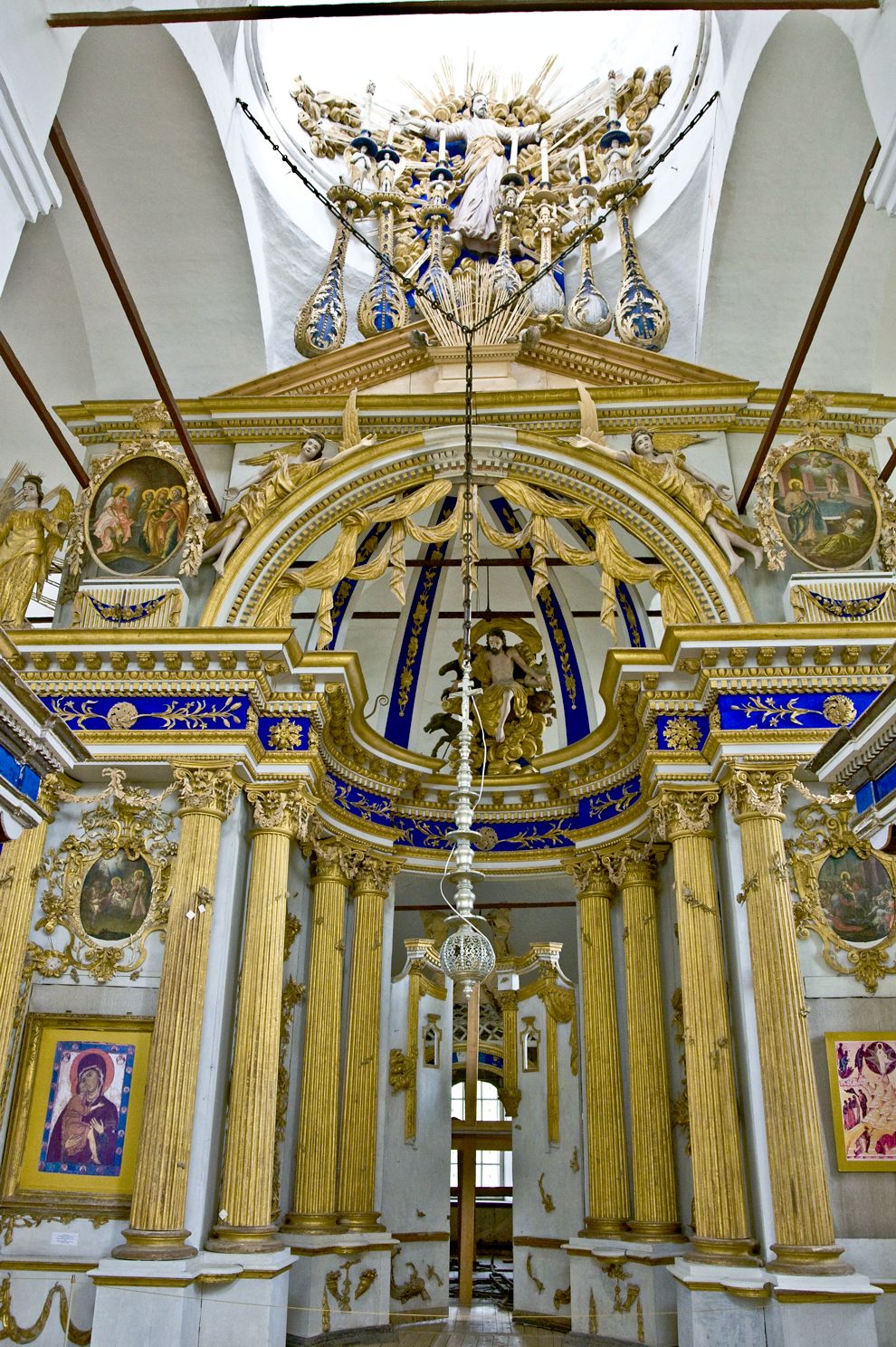 Belozersk
Russia. Vologda Region. Belozersk District
Kremlin
Cathedral of the TransfigurationGorodskoi Val street 13
Interior. Iconostasis
2009-08-08
© Photographs by William Brumfield