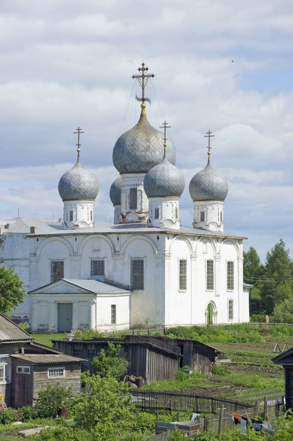 Belozersk
Russia. Vologda Region. Belozersk District
Kremlin
Cathedral of the TransfigurationGorodskoi Val street 13
2010-06-09
© Photographs by William Brumfield