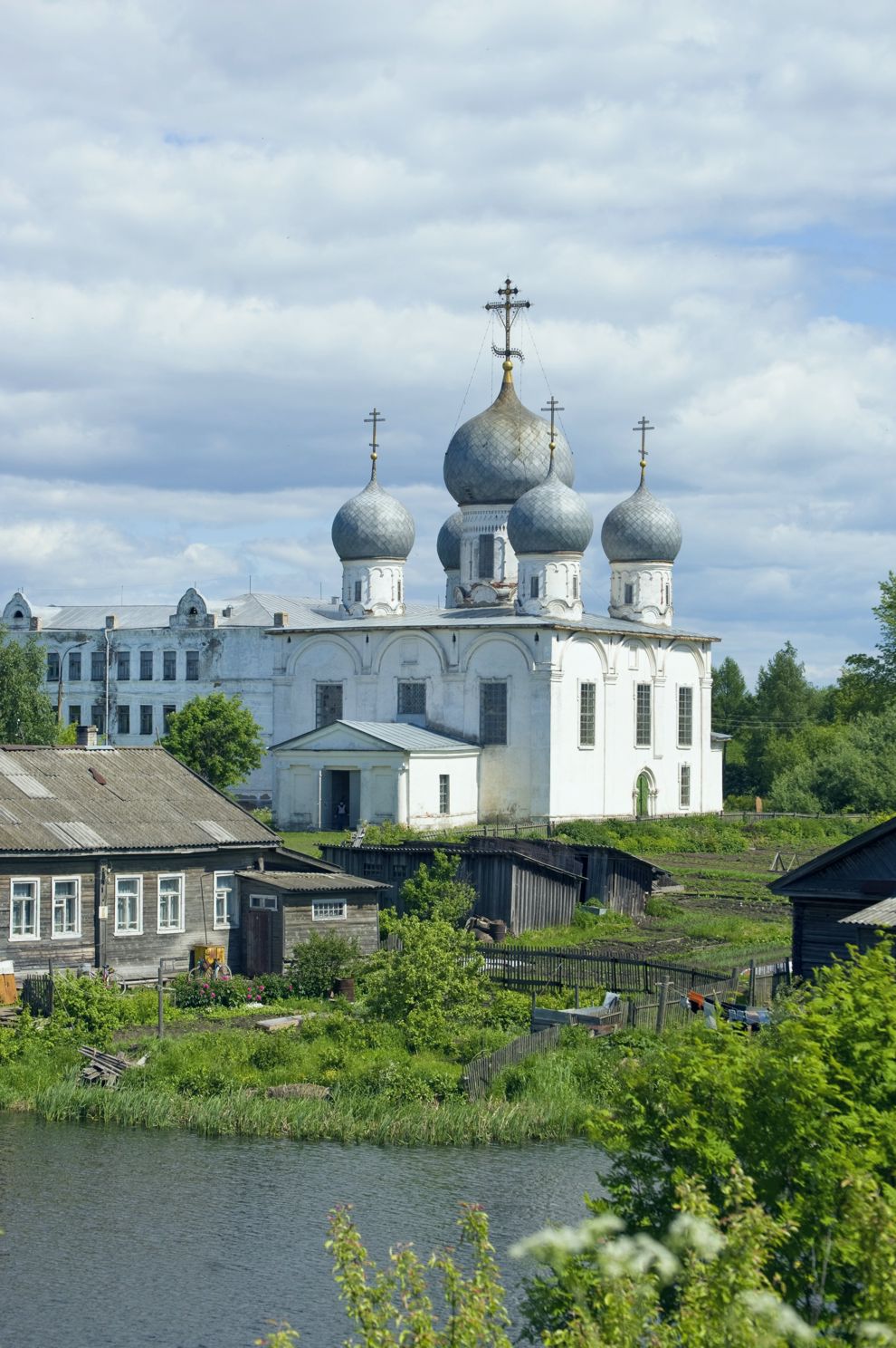 Belozersk
Russia. Vologda Region. Belozersk District
Kremlin
Cathedral of the TransfigurationGorodskoi Val street 13
2010-06-09
© Photographs by William Brumfield