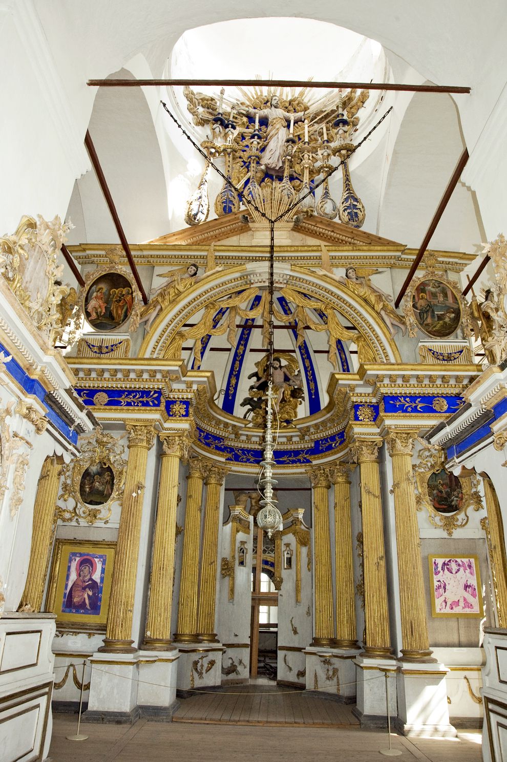 Belozersk
Russia. Vologda Region. Belozersk District
Kremlin
Cathedral of the TransfigurationGorodskoi Val street 13
Interior. Iconostasis
2010-07-22
© Photographs by William Brumfield