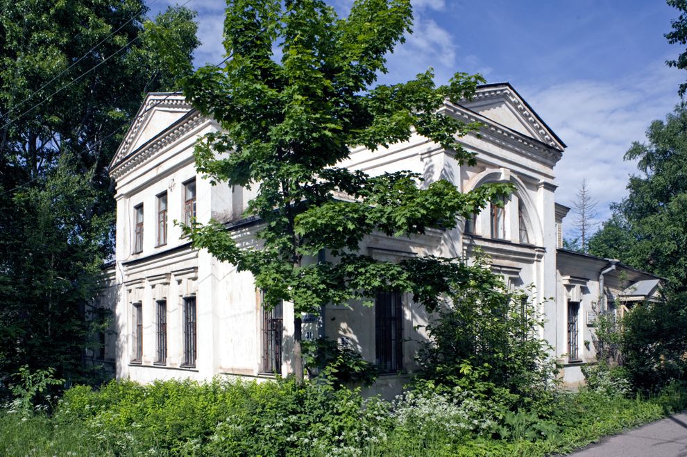 Belozersk
Russia. Vologda Region. Belozersk District
Kaparulin house
2010-06-09
© Photographs by William Brumfield