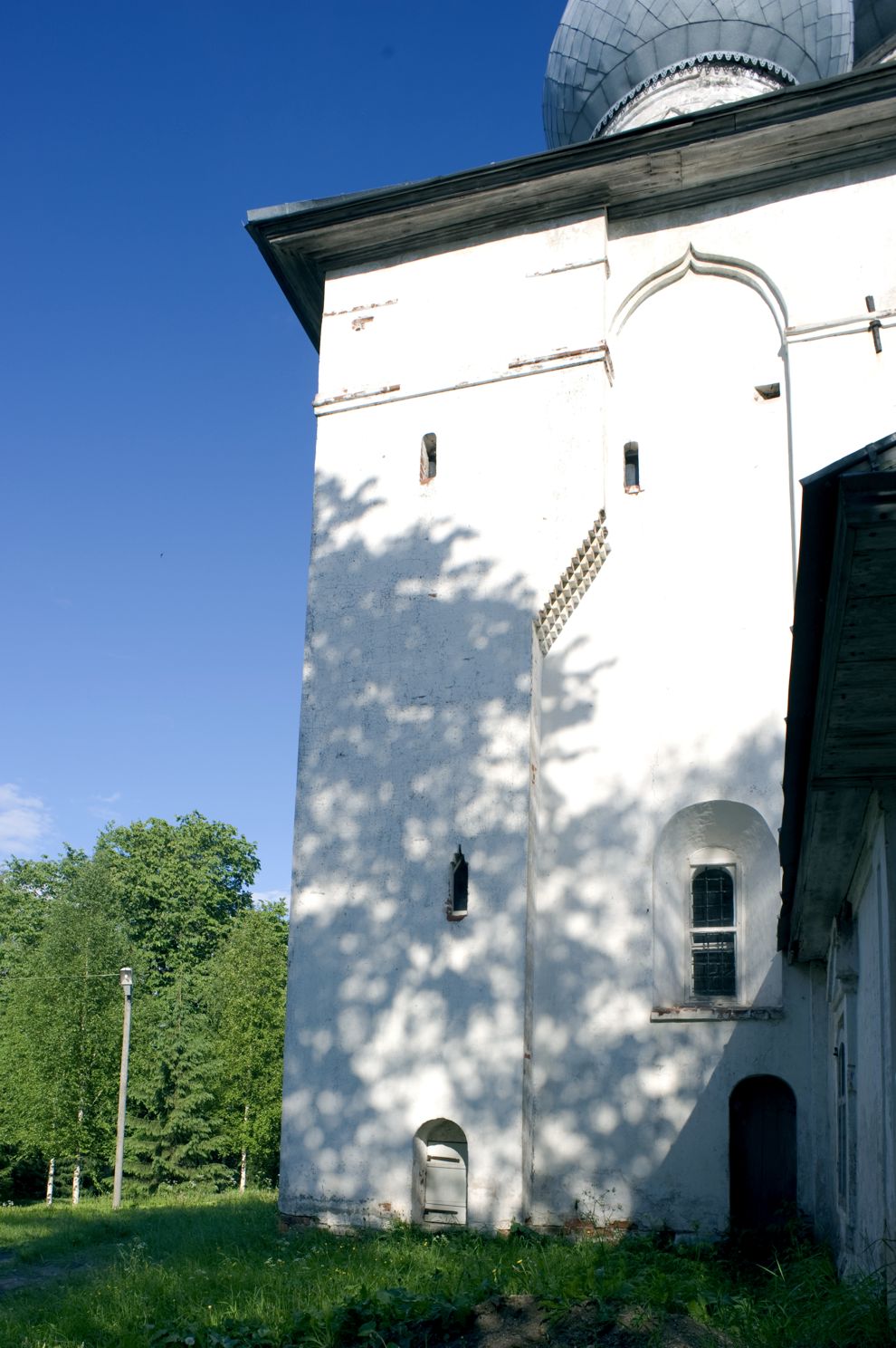 Belozersk
Russia. Vologda Region. Belozersk District
Church of the DormitionMarks Street 43
2010-06-09
© Photographs by William Brumfield