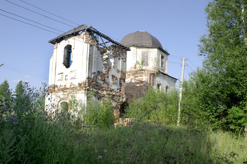 Belozersk
Russia. Vologda Region. Belozersk District
Church of Saint Paraskeva PiatnitsaNaberejnaia Street
2010-07-22
© Photographs by William Brumfield