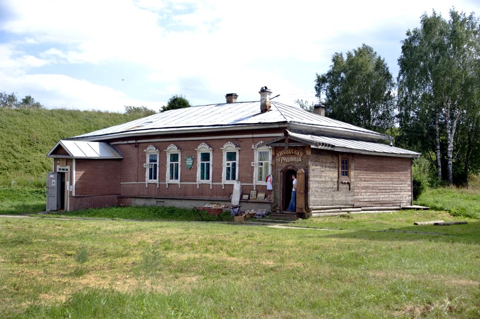 Belozersk
Russia. Vologda Region. Belozersk District
Kremlin
Wooden houseGorodskoi Val street 1
2010-07-22
© Photographs by William Brumfield