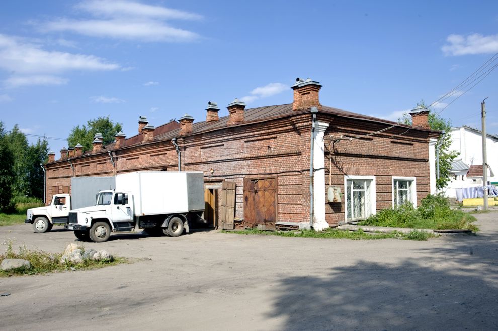 Belozersk
Russia. Vologda Region. Belozersk District
Commercial building and warehouse
2010-07-22
© Photographs by William Brumfield