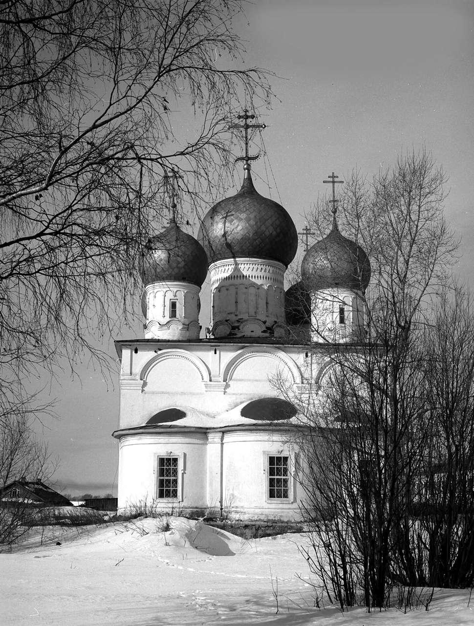 Belozersk
Russia. Vologda Region. Belozersk District
Kremlin
Cathedral of the TransfigurationGorodskoi Val street 13
1998-03-03
© Photographs by William Brumfield