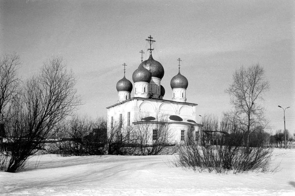 Belozersk
Russia. Vologda Region. Belozersk District
Kremlin
Cathedral of the TransfigurationGorodskoi Val street 13
1998-03-03
© Photographs by William Brumfield