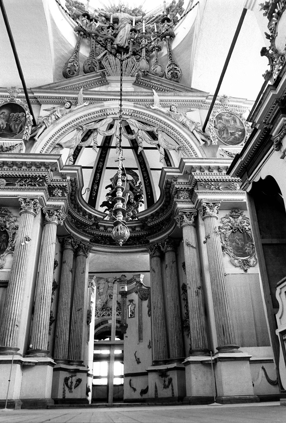 Belozersk
Russia. Vologda Region. Belozersk District
Kremlin
Cathedral of the TransfigurationGorodskoi Val street 13
Interior. Iconostasis
1998-03-03
© Photographs by William Brumfield