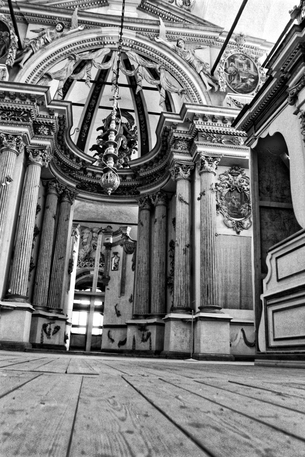 Belozersk
Russia. Vologda Region. Belozersk District
Kremlin
Cathedral of the TransfigurationGorodskoi Val street 13
Interior. Iconostasis
1998-03-03
© Photographs by William Brumfield