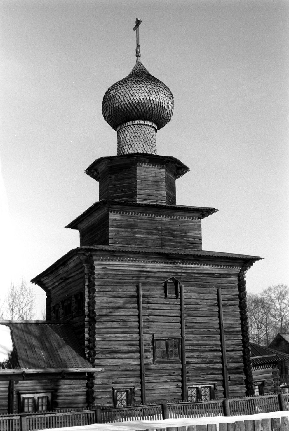 Belozersk
Russia. Vologda Region. Belozersk District
Church of Elijah the ProphetShukshin Street 13 / Svoboda (Freedom) Street
1998-03-03
© Photographs by William Brumfield