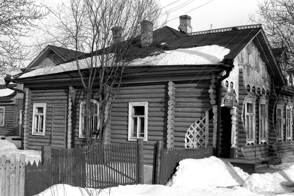 Belozersk
Russia. Vologda Region. Belozersk District
Pozdinin house
1998-03-03
© Photographs by William Brumfield