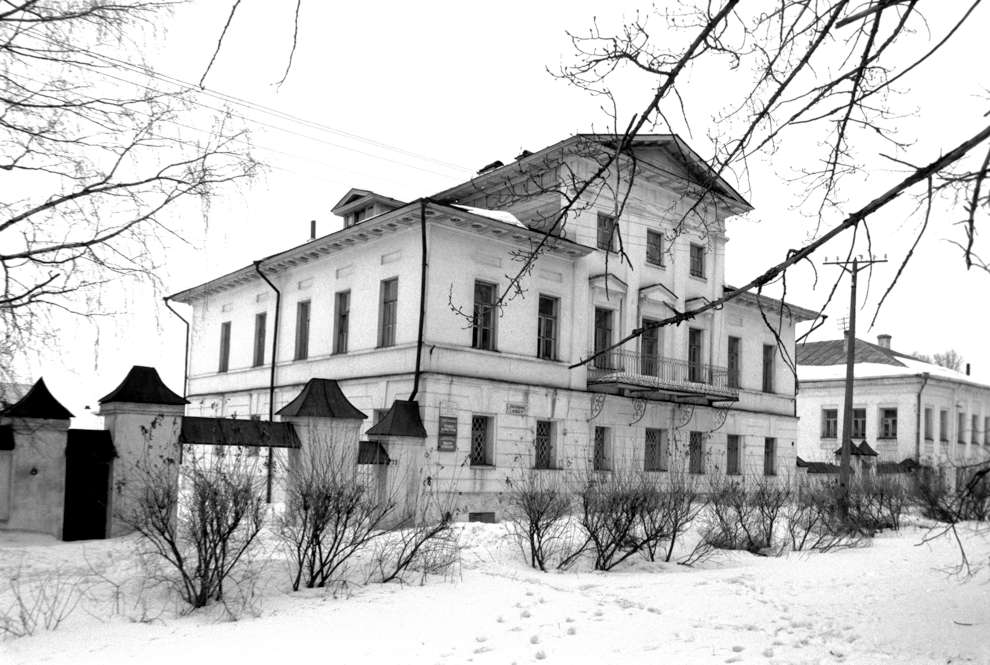 Белозерск, г.
Россия. Вологодская обл.. Белозерский р-н
Дом купца Сераго
1998-03-03
© Фотографии Уильяма Брумфилда