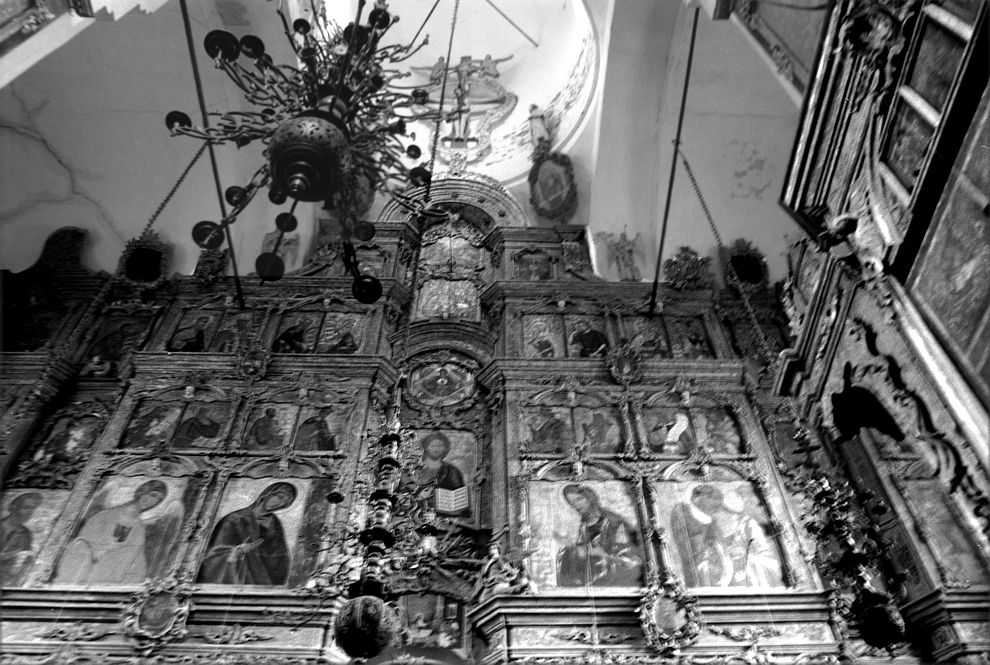 Belozersk
Russia. Vologda Region. Belozersk District
Church of the DormitionMarks Street 43
Interior. Iconostasis
1999-07-23
© Photographs by William Brumfield