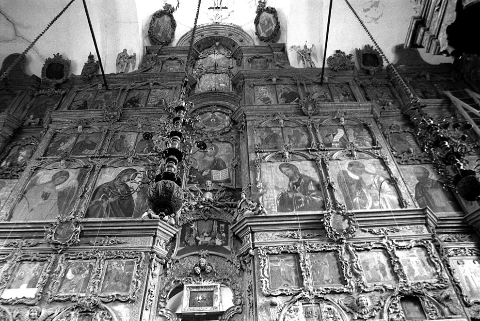 Belozersk
Russia. Vologda Region. Belozersk District
Church of the DormitionMarks Street 43
Interior. Iconostasis
1999-07-23
© Photographs by William Brumfield