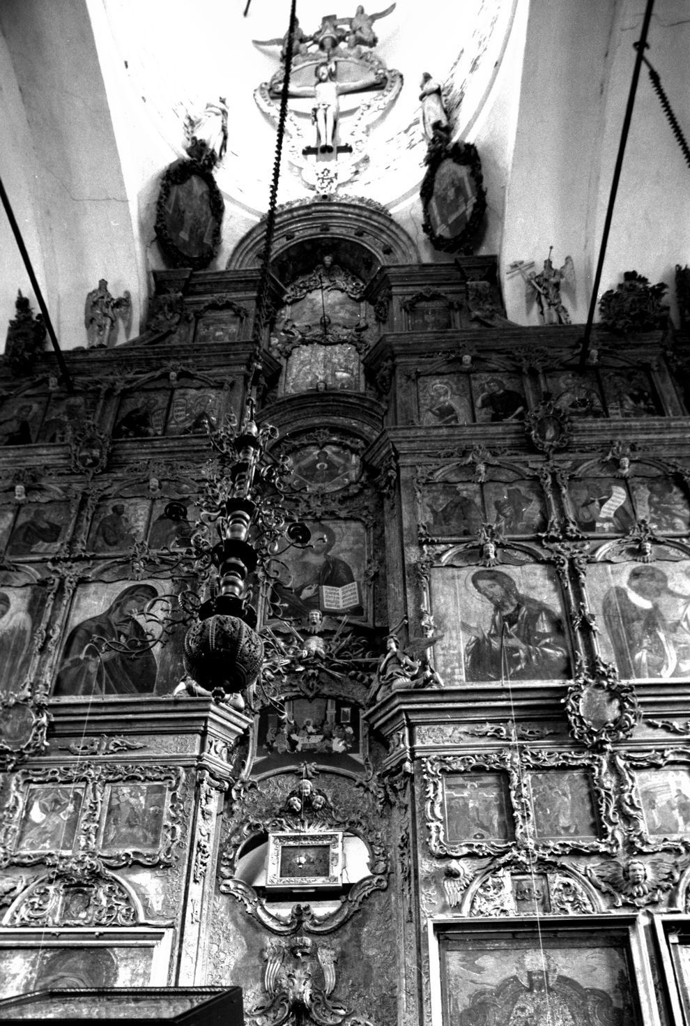 Belozersk
Russia. Vologda Region. Belozersk District
Church of the DormitionMarks Street 43
Interior. Iconostasis
1999-07-23
© Photographs by William Brumfield