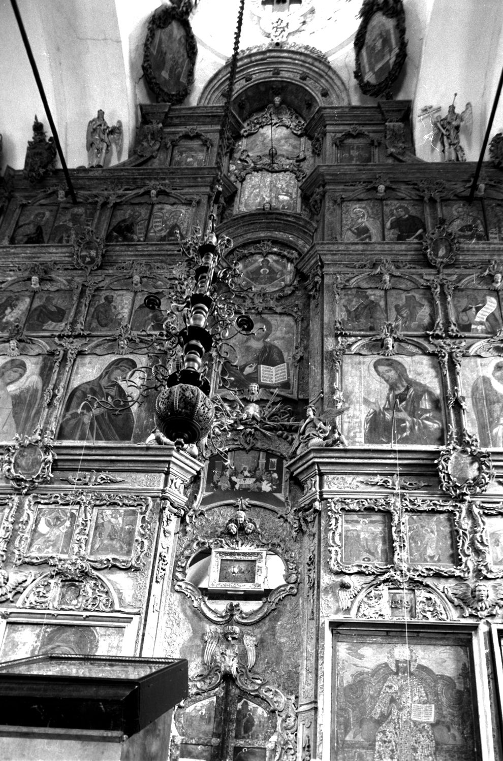 Belozersk
Russia. Vologda Region. Belozersk District
Church of the DormitionMarks Street 43
Interior. Iconostasis
1999-07-23
© Photographs by William Brumfield