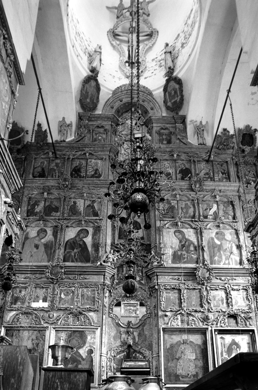 Belozersk
Russia. Vologda Region. Belozersk District
Church of the DormitionMarks Street 43
Interior. Iconostasis
1999-07-23
© Photographs by William Brumfield