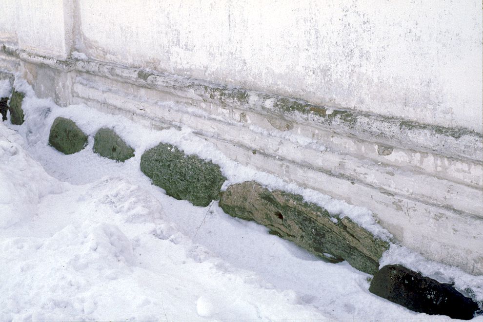 Belozersk
Russia. Vologda Region. Belozersk District
Kremlin
Cathedral of the TransfigurationGorodskoi Val street 13
Foundation plinth
1998-03-03
© Photographs by William Brumfield