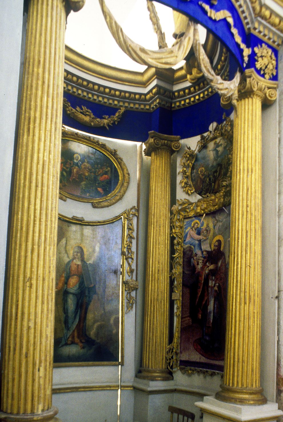 Belozersk
Russia. Vologda Region. Belozersk District
Kremlin
Cathedral of the TransfigurationGorodskoi Val street 13
Interior. Iconostasis. Right side
1998-03-03
© Photographs by William Brumfield