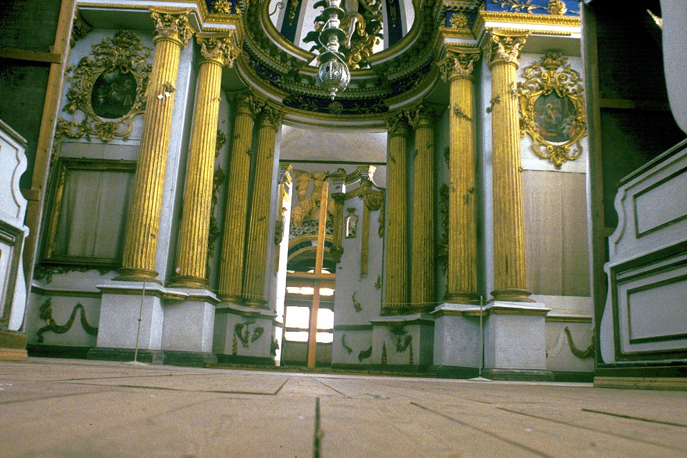 Belozersk
Russia. Vologda Region. Belozersk District
Kremlin
Cathedral of the TransfigurationGorodskoi Val street 13
Interior. Iconostasis
1998-03-03
© Photographs by William Brumfield