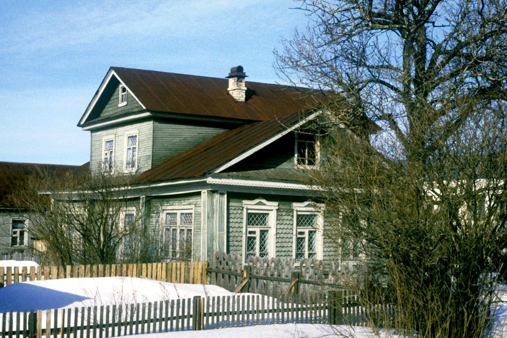 Belozersk
Russia. Vologda Region. Belozersk District
Kremlin
Commandant`s houseGorodskoi Val street
1998-03-03
© Photographs by William Brumfield