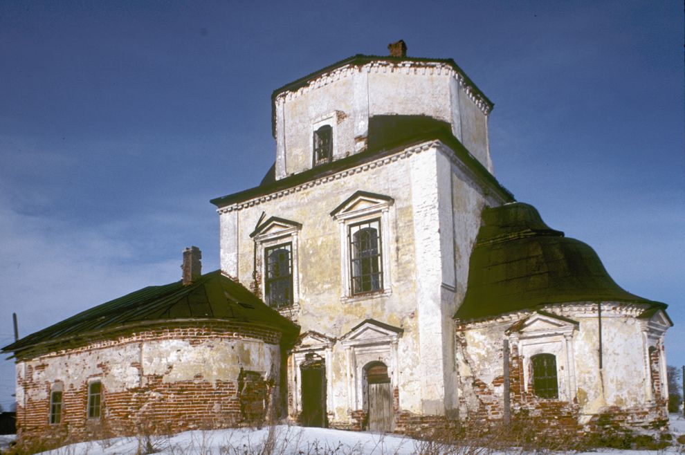 Belozersk
Russia. Vologda Region. Belozersk District
Church of the Intercession of the Mother of GodShukshin Street
1998-03-03
© Photographs by William Brumfield