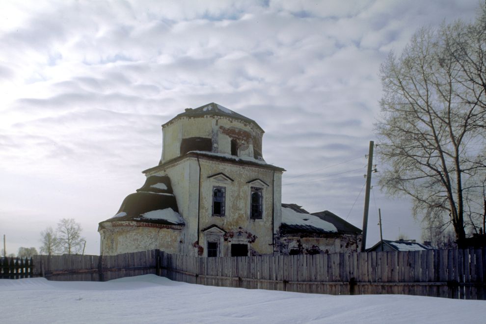 Belozersk
Russia. Vologda Region. Belozersk District
Church of the Intercession of the Mother of GodShukshin Street
1998-03-03
© Photographs by William Brumfield