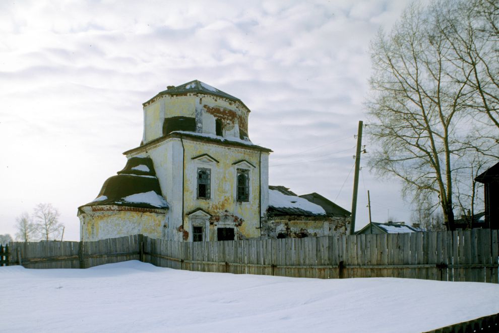 Belozersk
Russia. Vologda Region. Belozersk District
Church of the Intercession of the Mother of GodShukshin Street
1998-03-03
© Photographs by William Brumfield