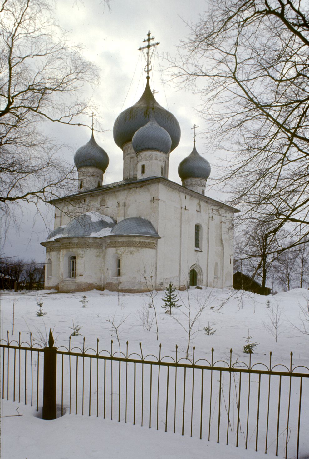 Belozersk
Russia. Vologda Region. Belozersk District
Church of the DormitionMarks Street 43
1998-03-03
© Photographs by William Brumfield