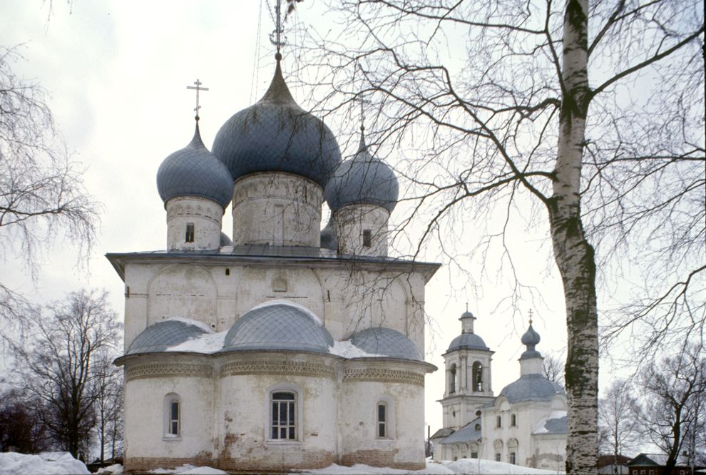 Belozersk
Russia. Vologda Region. Belozersk District
Church of the DormitionMarks Street 43
1998-03-03
© Photographs by William Brumfield