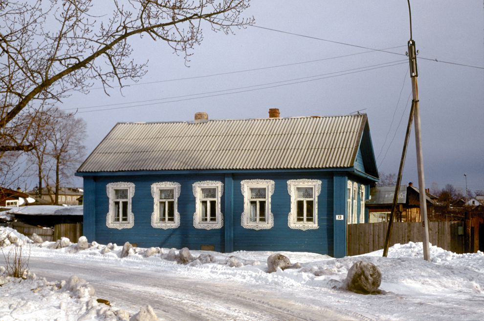 Belozersk
Russia. Vologda Region. Belozersk District
Wooden house
1998-03-03
© Photographs by William Brumfield