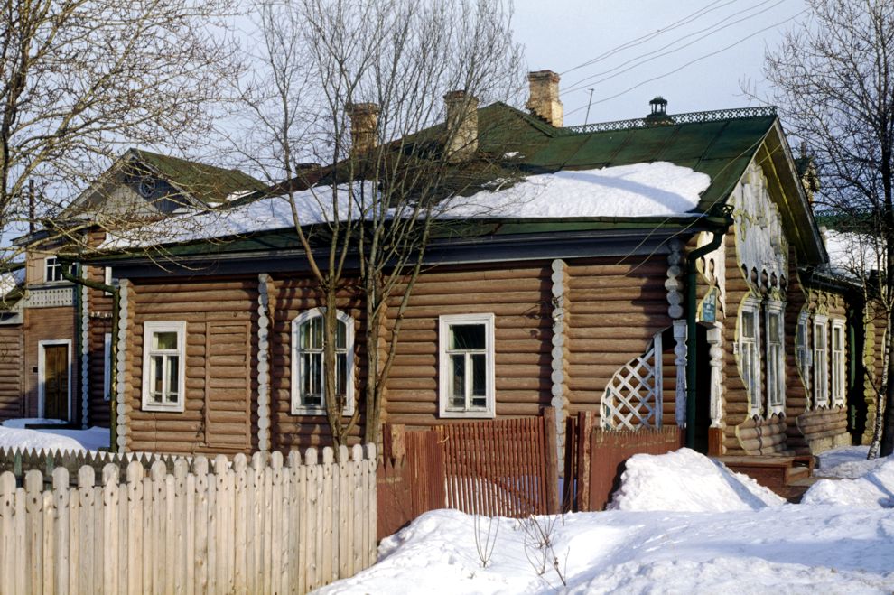 Belozersk
Russia. Vologda Region. Belozersk District
Pozdinin house
1998-03-03
© Photographs by William Brumfield