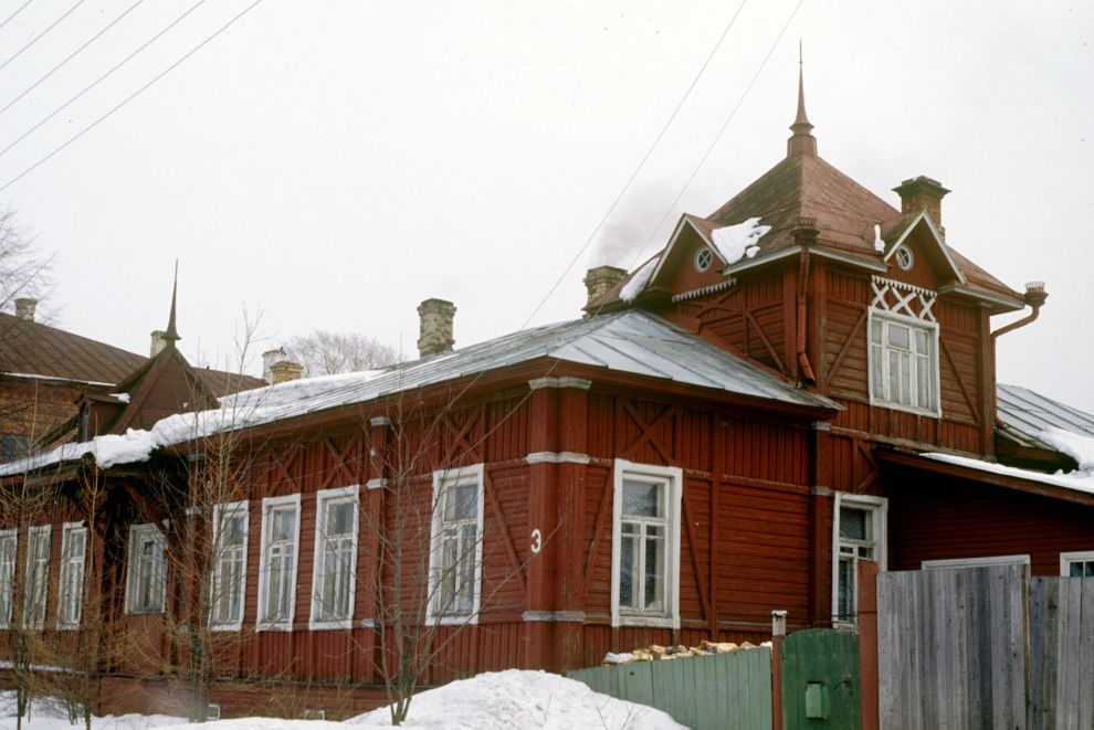 Белозерск, г.
Россия. Вологодская обл.. Белозерский р-н
Дом Бритвина
1998-03-03
© Фотографии Уильяма Брумфилда