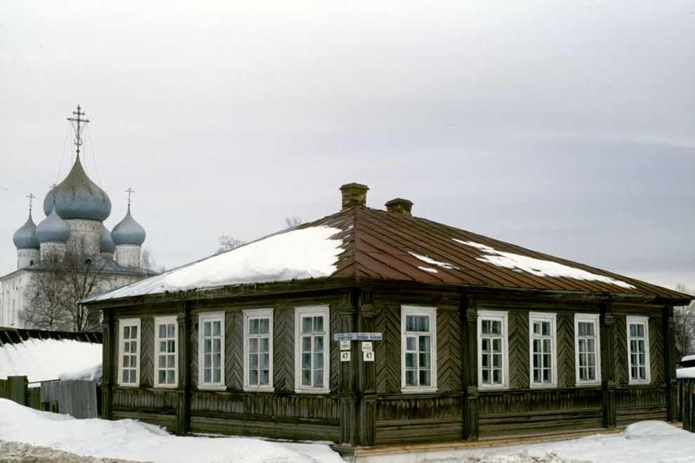 Белозерск, г.
Россия. Вологодская обл.. Белозерский р-н
Деревянный дом
1998-03-03
© Фотографии Уильяма Брумфилда