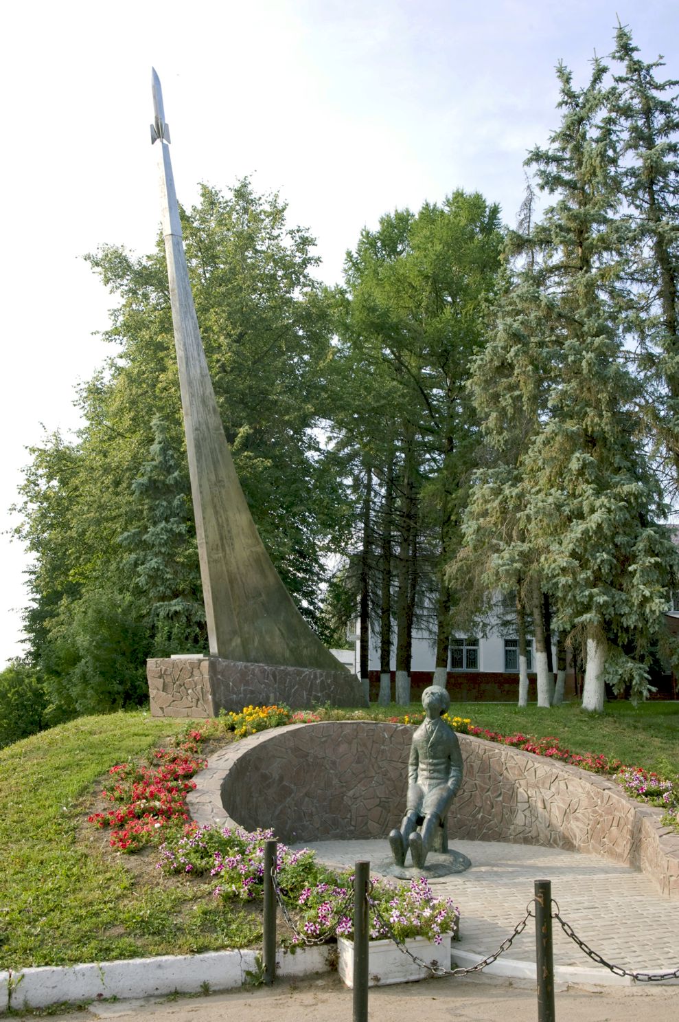 Боровск, г.
Россия. Калужская обл.. Боровский р-н
Памятник Циолковскому
2010-07-16
© Фотографии Уильяма Брумфилда