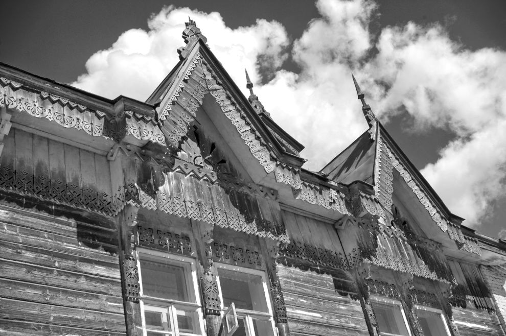 Borovsk
Russia. Kaluga Region. Borovsk District
I.F. Shohin house. Late 19 cent.
Decorative wooden gables
2010-05-29
© Photographs by William Brumfield