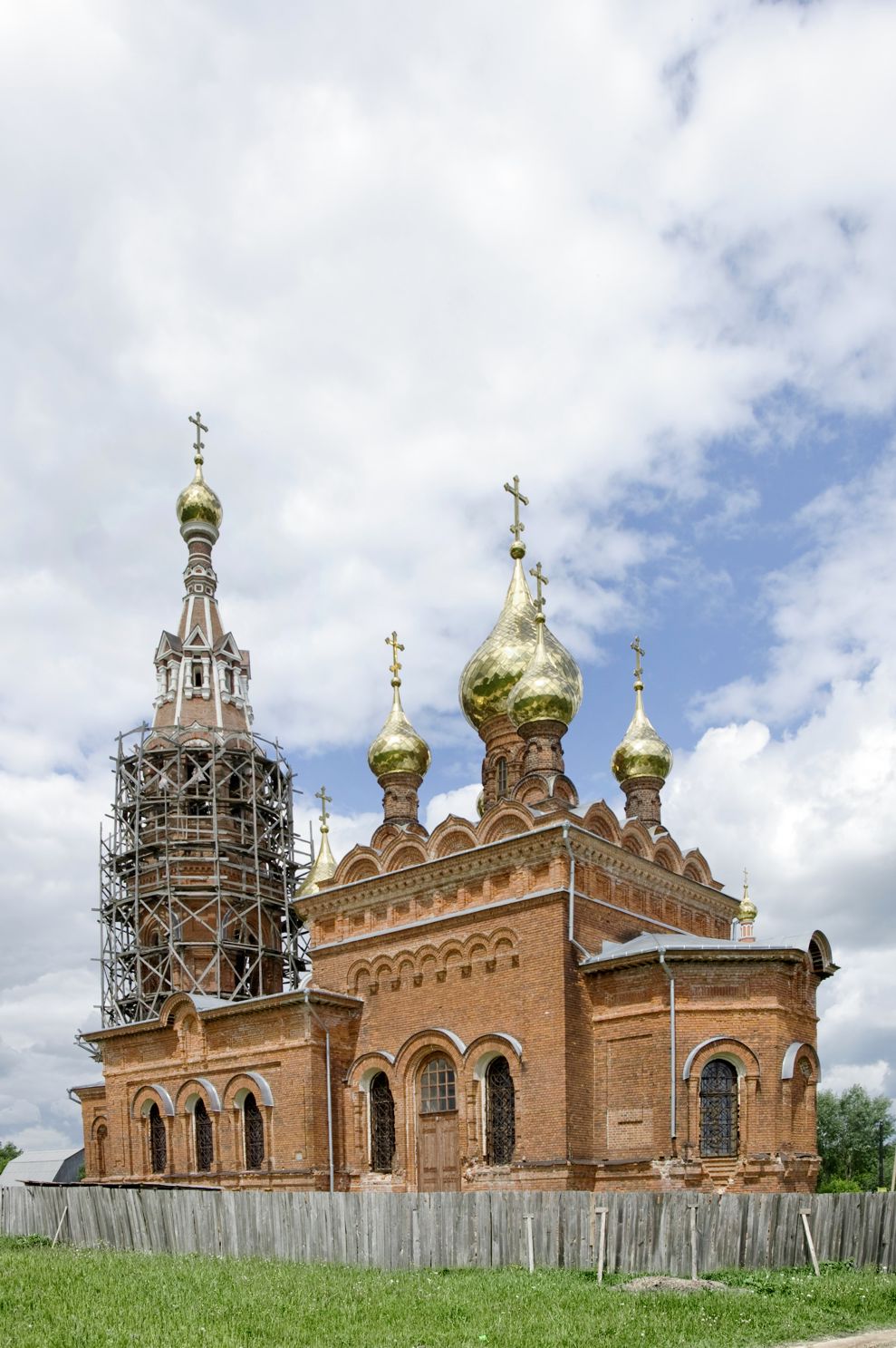 Красное, с.
Россия. Калужская обл.. Боровский р-н
Церковь Михаила Архангела
2010-05-29
© Фотографии Уильяма Брумфилда