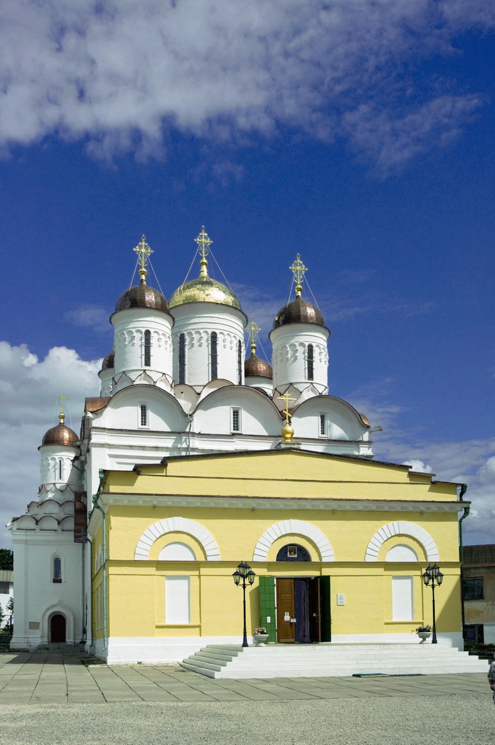 Roshcha
Russia. Kaluga Region. Borovsk District
St. Pafnutii Borovsk Monastery
Cathedral of Nativity of Mother of God
2010-05-29
© Photographs by William Brumfield