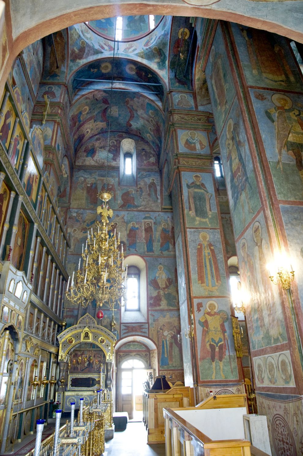 Roshcha
Russia. Kaluga Region. Borovsk District
St. Pafnutii Borovsk Monastery
Cathedral of Nativity of Mother of God
Interior
2010-05-29
© Photographs by William Brumfield