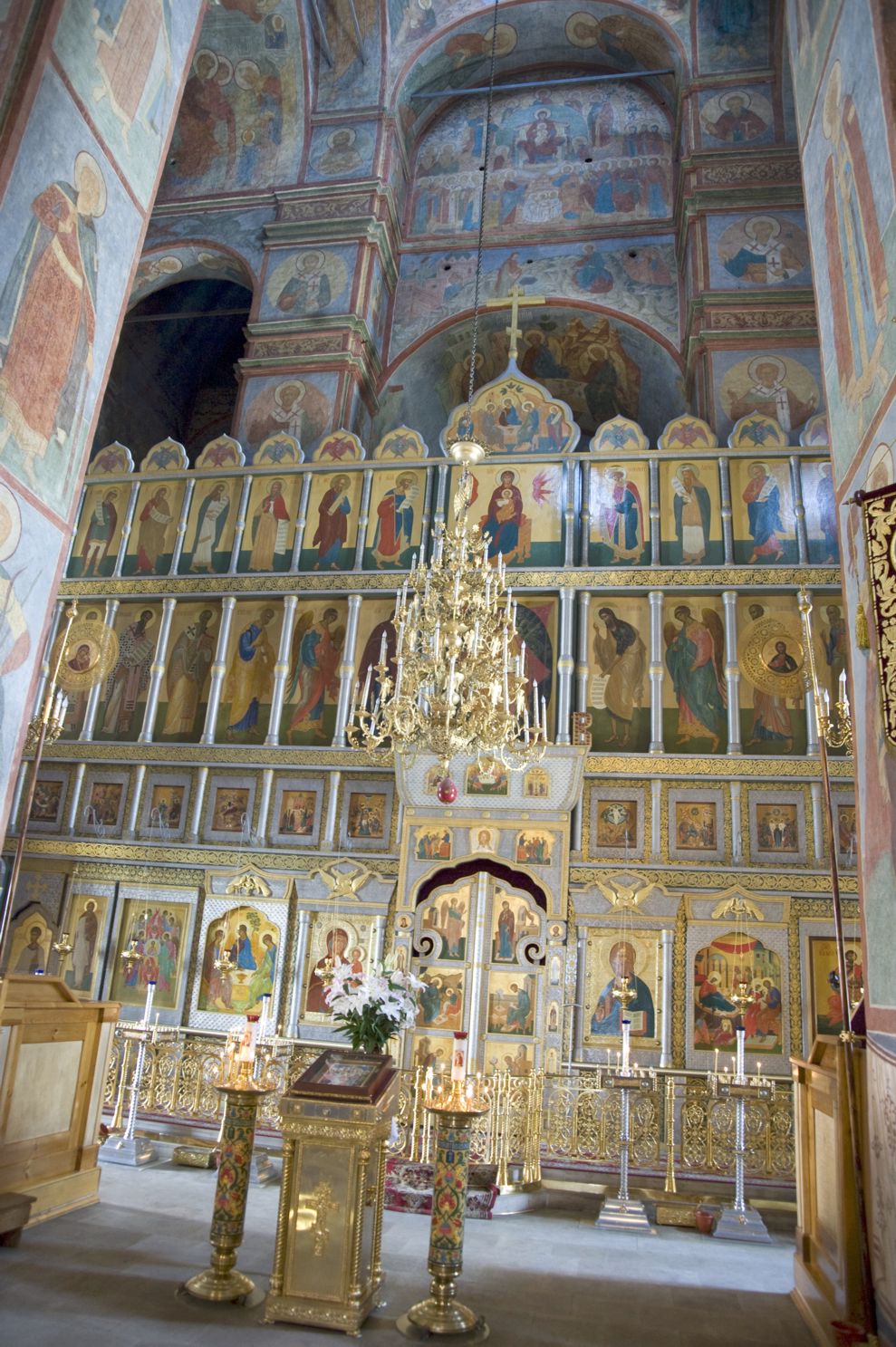 Roshcha
Russia. Kaluga Region. Borovsk District
St. Pafnutii Borovsk Monastery
Cathedral of Nativity of Mother of God
Interior. Iconostasis
2010-07-17
© Photographs by William Brumfield