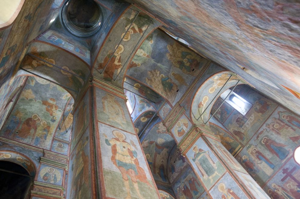 Roshcha
Russia. Kaluga Region. Borovsk District
St. Pafnutii Borovsk Monastery
Cathedral of Nativity of Mother of God
Interior
2010-07-17
© Photographs by William Brumfield