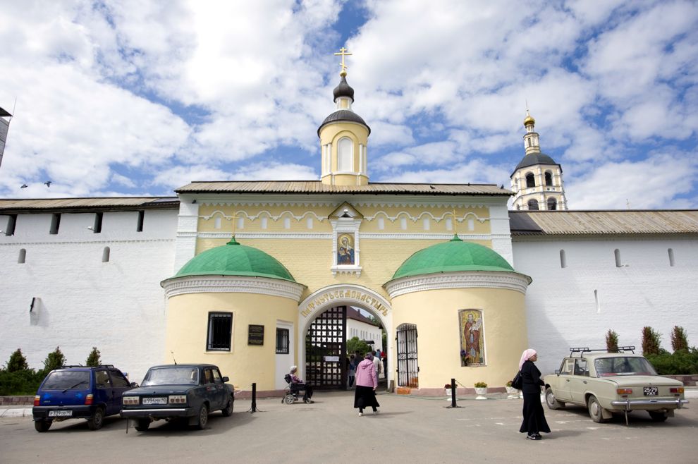 Роща, с.
Россия. Калужская обл.. Боровский р-н
Рождества Пресвятой Богородицы Свято-Пафнутиев Боровский мужской монастырь
Водяные (Проломные) ворота с надвратной часовней
2010-05-29
© Фотографии Уильяма Брумфилда