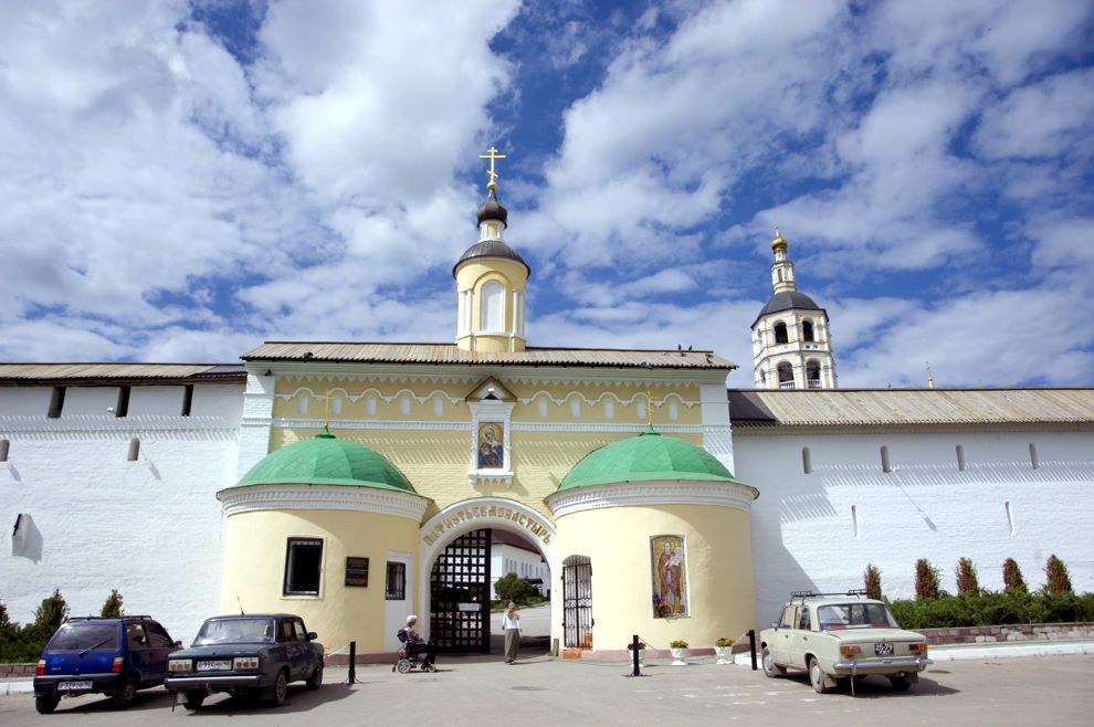 Роща, с.
Россия. Калужская обл.. Боровский р-н
Рождества Пресвятой Богородицы Свято-Пафнутиев Боровский мужской монастырь
Водяные (Проломные) ворота с надвратной часовней
2010-05-29
© Фотографии Уильяма Брумфилда